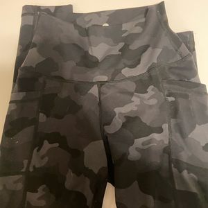 90° degree black camo leggings 7/8